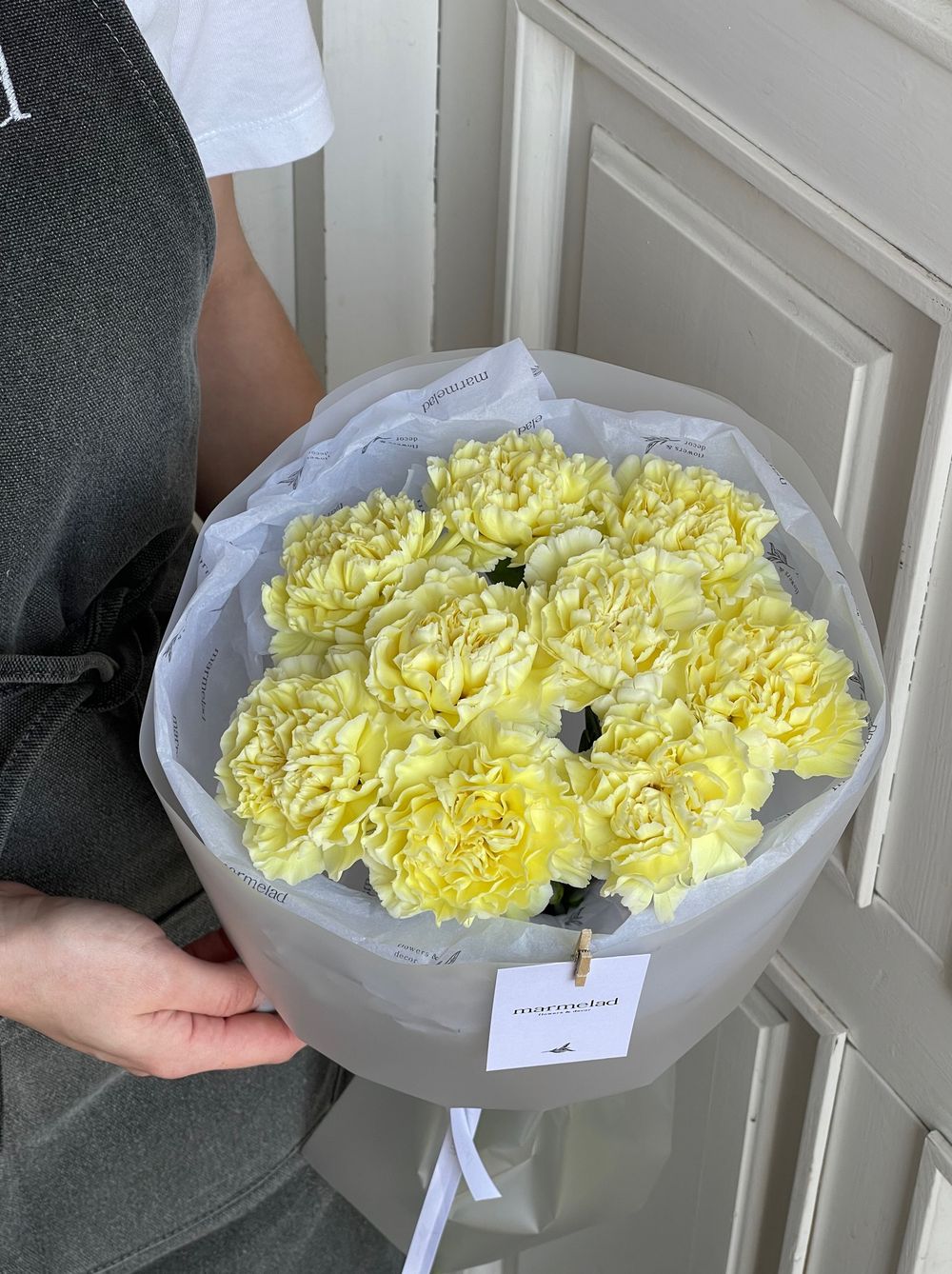 Моно букет из диантусов в желтом оттенке