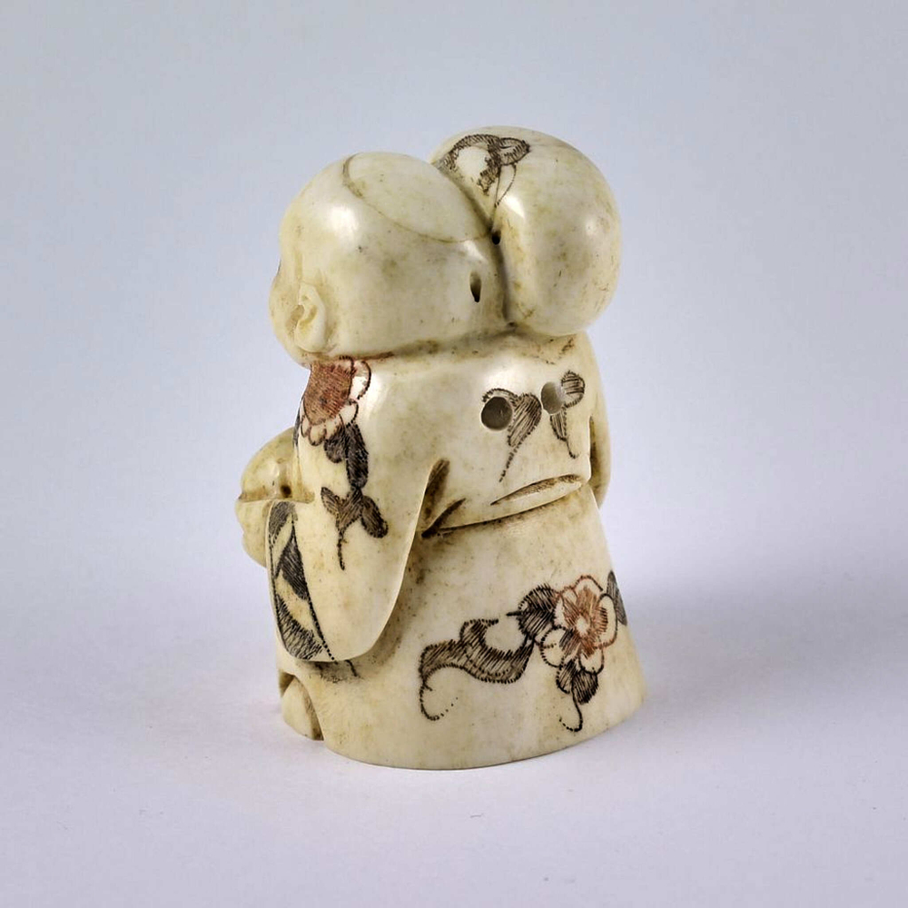 Нэцкэ Ребенок с персиком и мешком риса