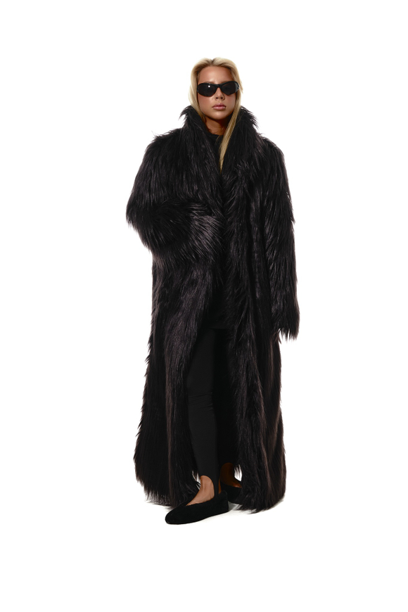 PRE-ORDER FUR ÉSME