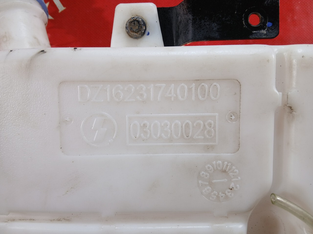 Бачок омывателя лобового стекла 2022г