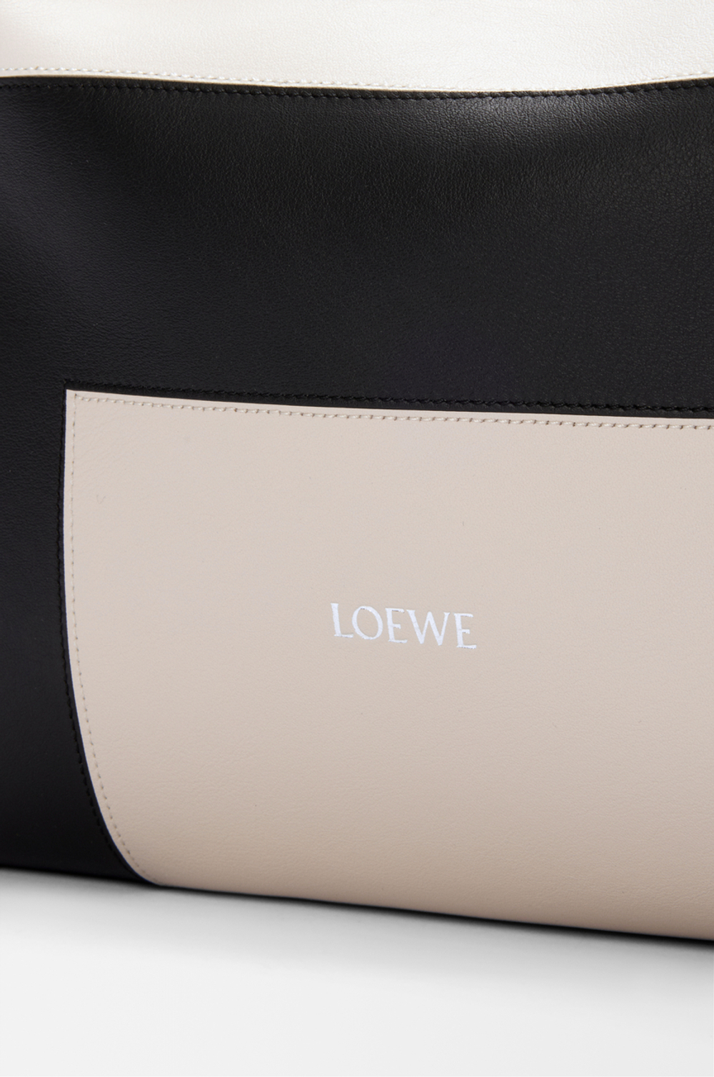 Loewe Средняя сумка-клатч Flamenco из телячьей кожи наппа, серый/белый