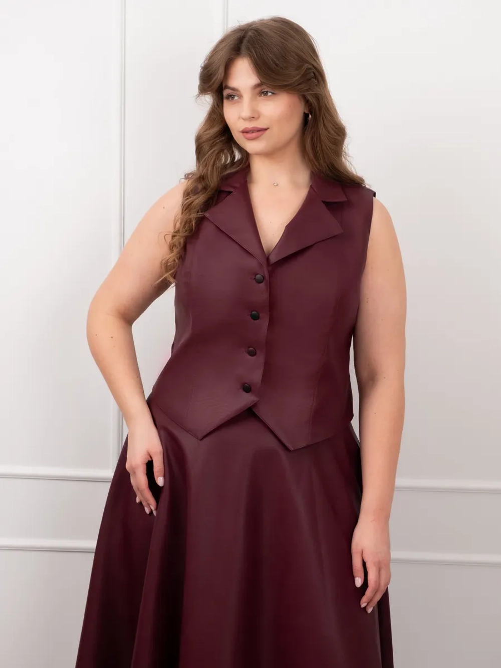 Жилет кожаный офисный