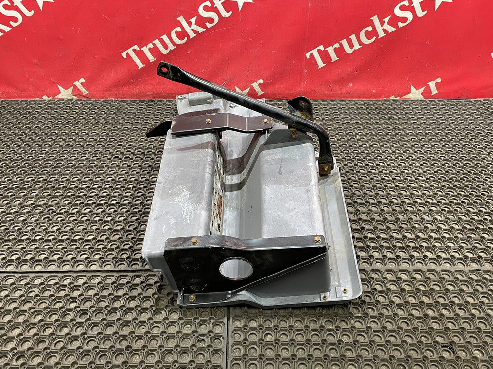 Корпус подножек правый