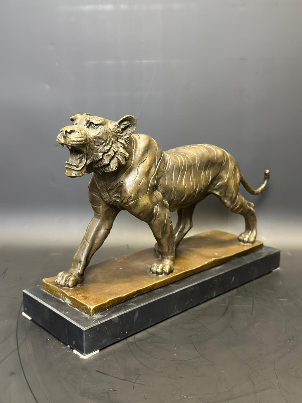 Бронзовая скульптура «Идущий тигр»