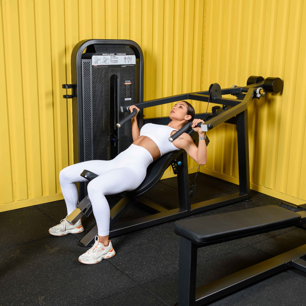 U3013D Наклонный грудной жим. Стек 109 кг