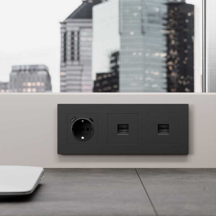 Розетка Ethernet RJ-45 cat. 6A экранированная (черный матовый) W5120108/ a069685