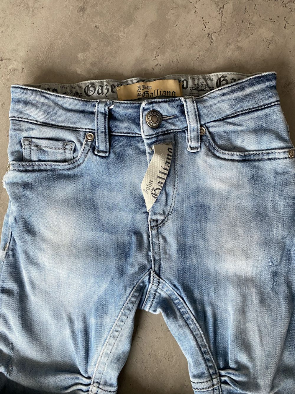 Джинсы John Galliano, 110