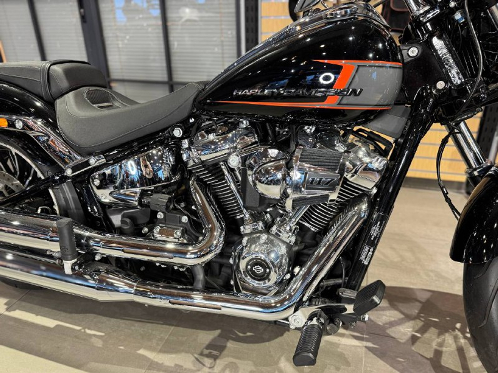 Harley-Davidson BREAKOUT 117 (Vivid Black) с НДС