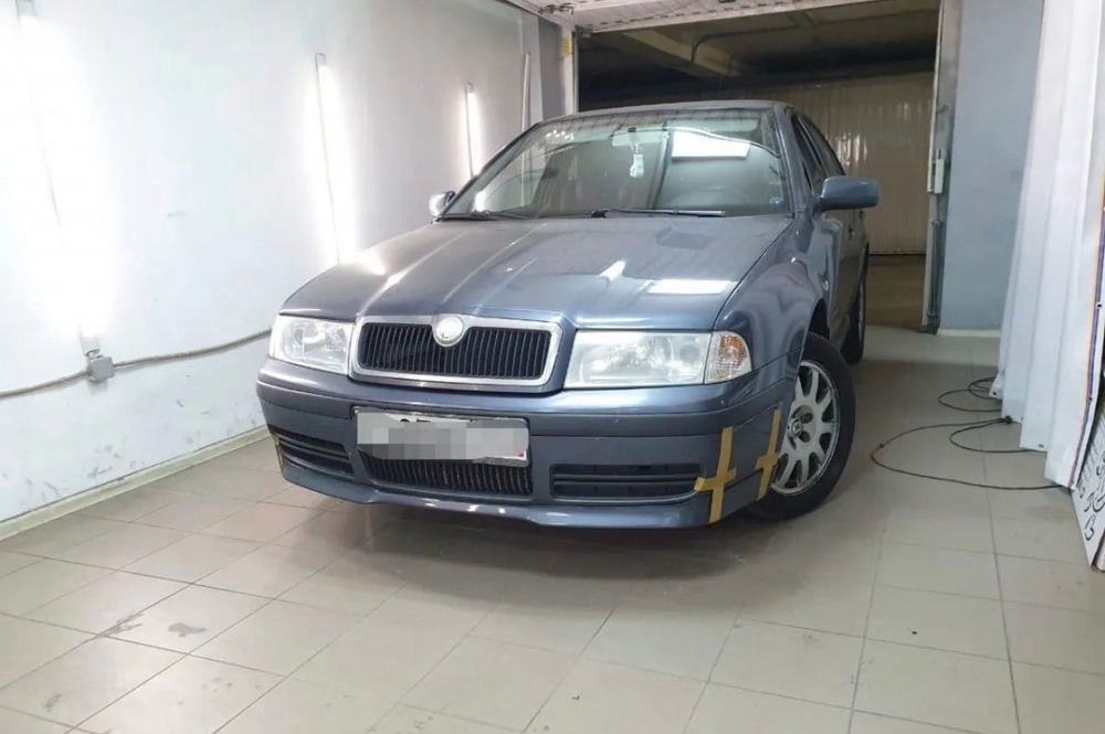 Накладка на передний бампер Skoda Octavia Tour