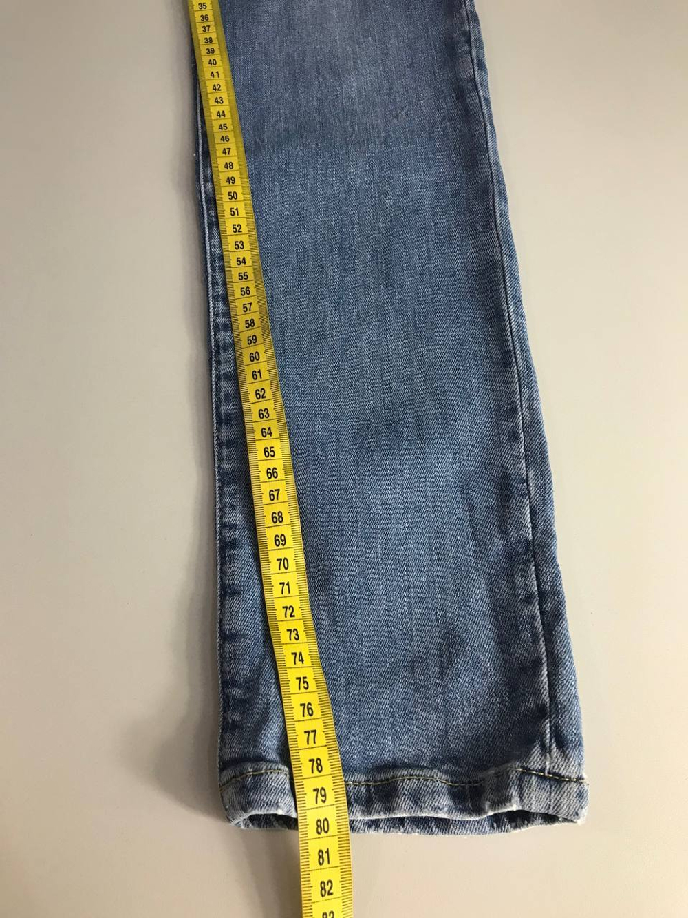 Джинсы Colins модного оттенка, маркировка 27, визуально 44 размер