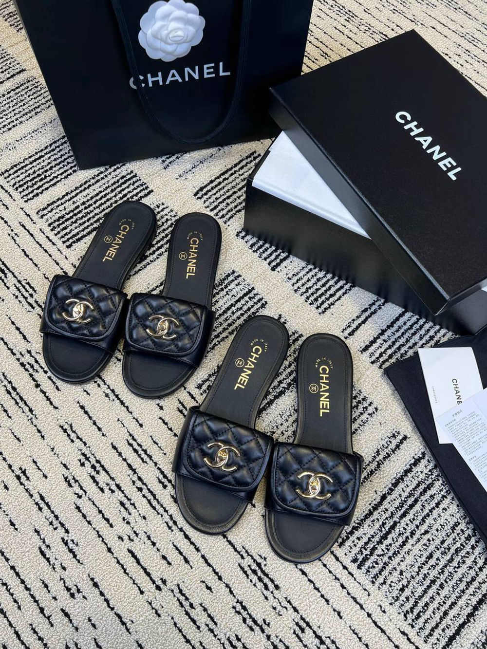 Женские шлепанцы Chanel черного цвета мягкие