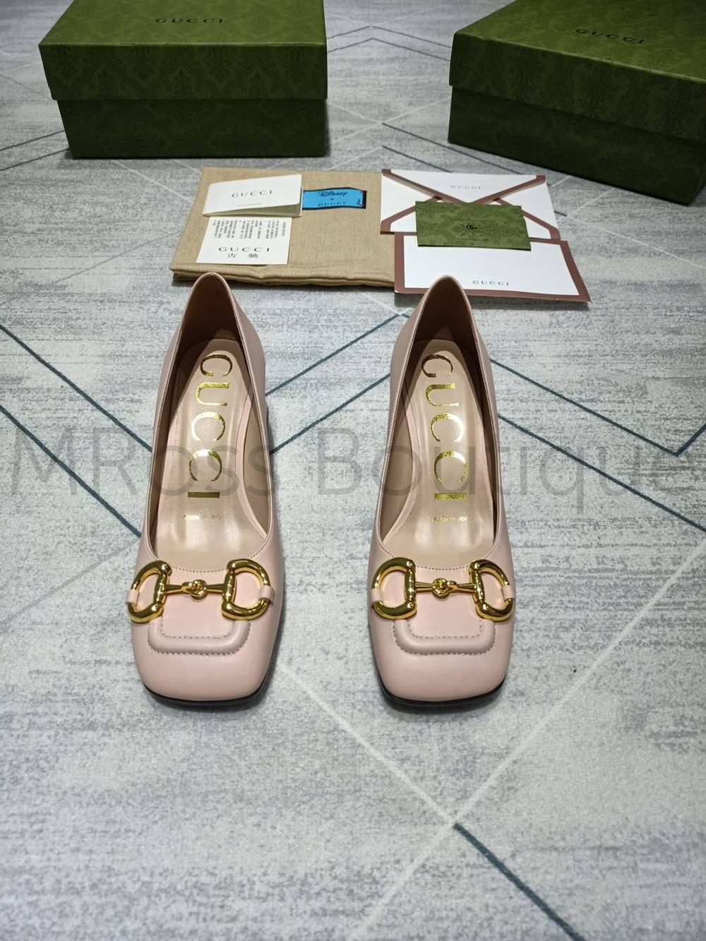 Пыльно-розовые женские туфли Gucci Horsebit