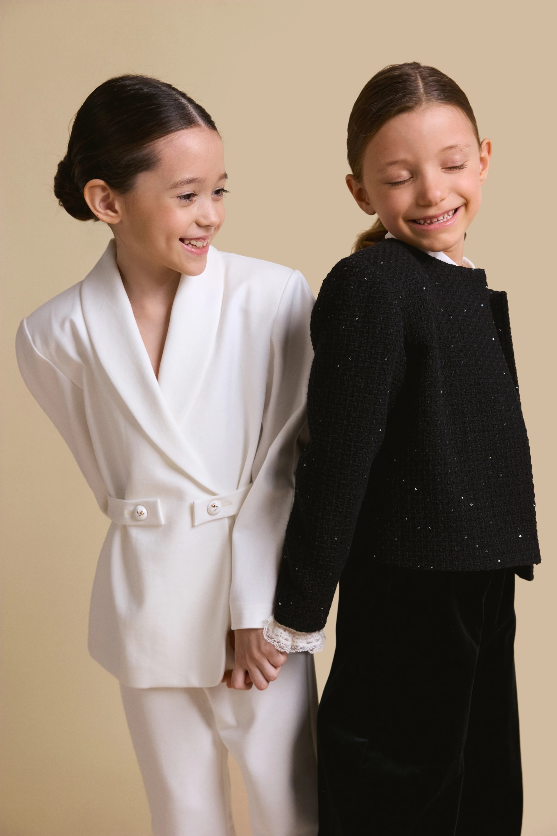 Костюм брючный из Джерси белый с баской