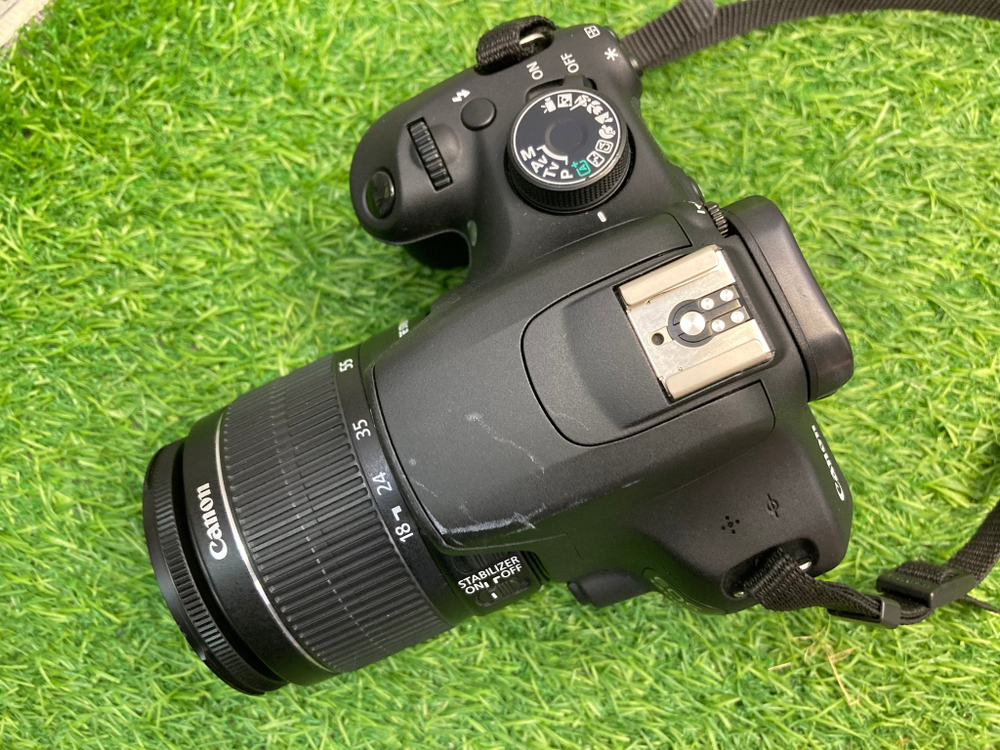 Canon 1200D kit 18-55mm 3.5-5.6 IS II 7.200 кадров