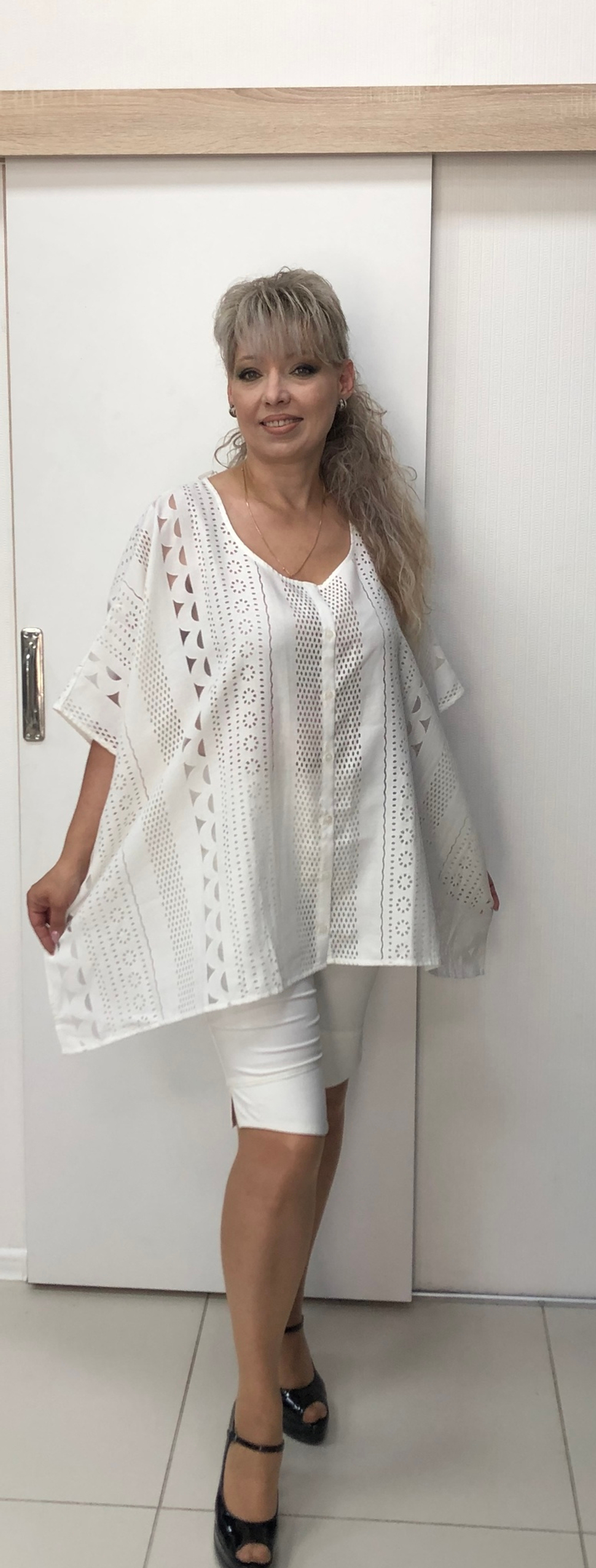 Летняя белая туника с перфорацией
