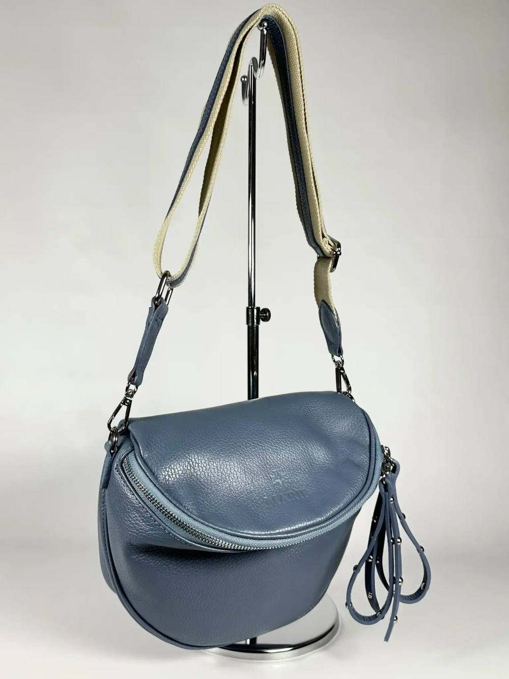 Женская кросс-боди сумка из натуральной кожи цвета джинс