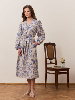 Платье с воротником стойкой