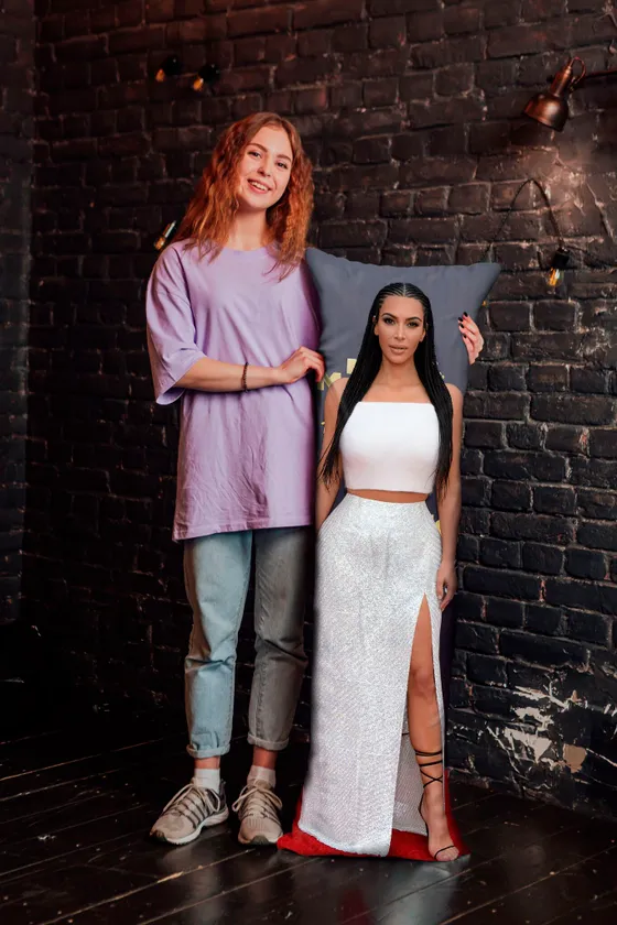 Дакимакура Ким Кардашьян