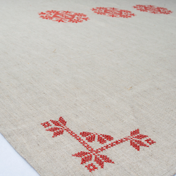 Скатерть с вышивкой