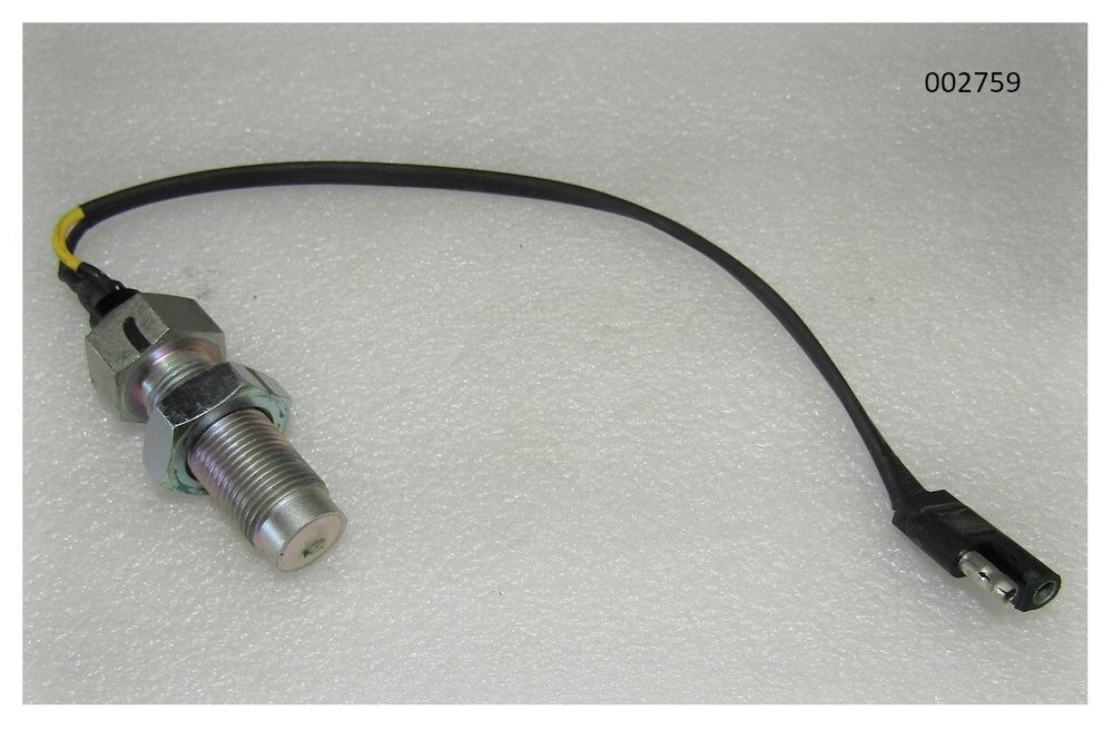 Датчик оборотов двигателя Ricardo R6105AZLDS1; TDK 110 6LT(M18х48)/Engine speed sensor