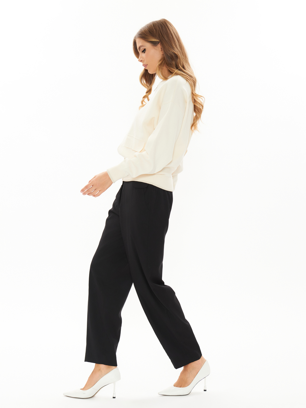 Женская трикотажная кофта молочная на молнии