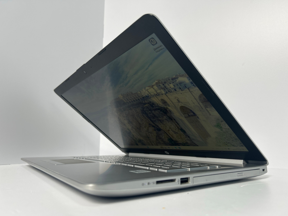 Ноутбук HP 17-by2076ur (316H1EA) 17.3"/Intel Core i3 10100U/RAM 8 GB/SSD 512 GB/Intel UHD Graphics/1600x900/TN/Windows 10/Подсветка кл-ры:нет/серебристый. Состояние: B2