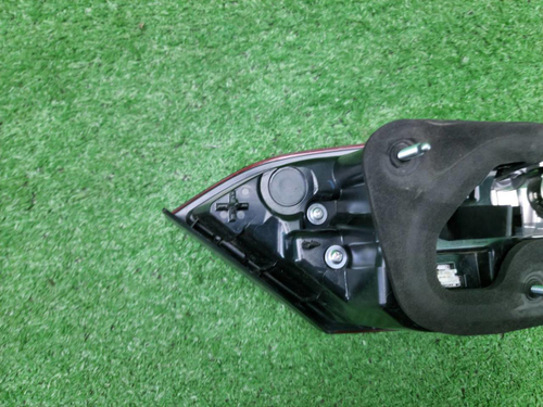 Фонарь левый внутр Toyota Camry XV70 17-нв галоген