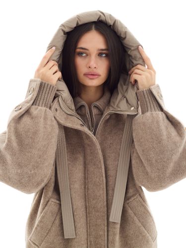 Бежевая куртка с вязаными вставками