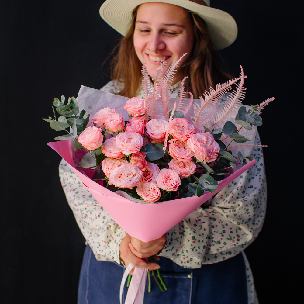 33. Утонченный букет из кустовой розы