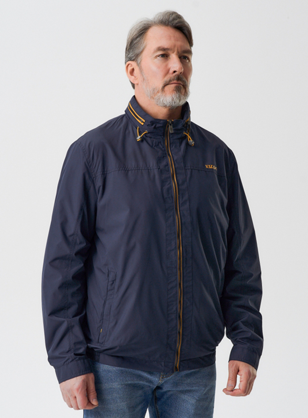 Ветровка мужская на резинке с контрастными акцентами тёмно-синего цвета.