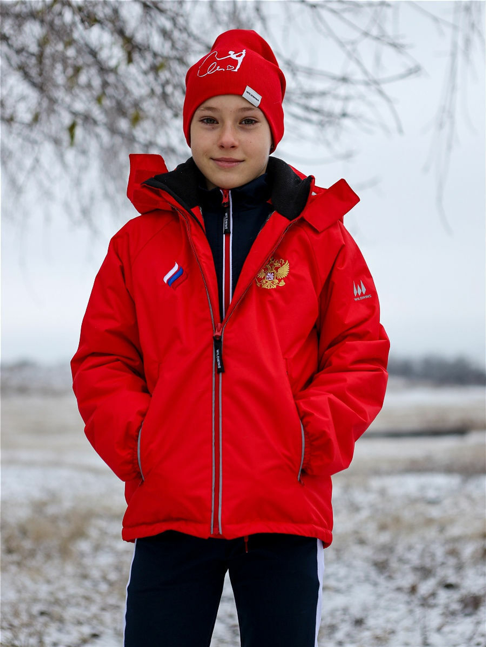 Куртка зимняя с вышивкой (красная)