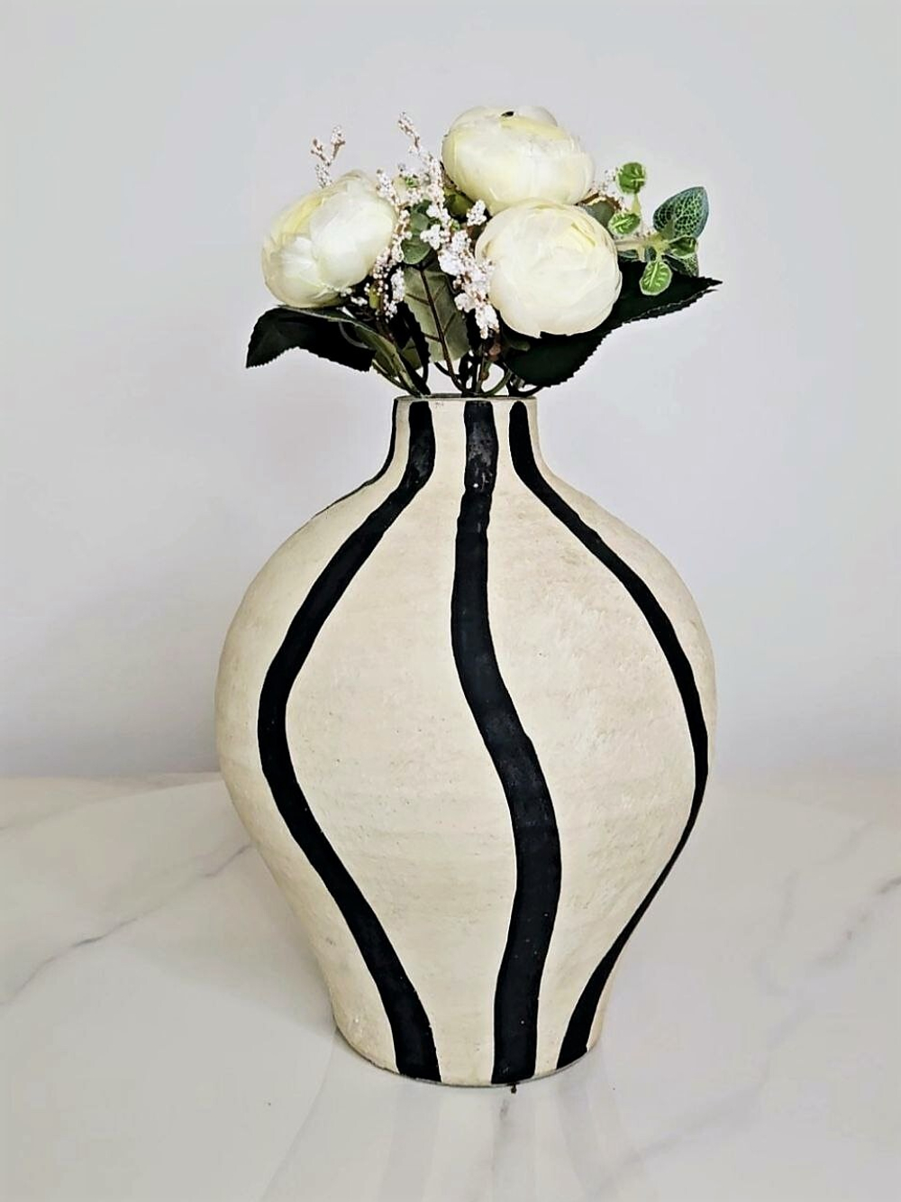 Ваза Line round belly vase