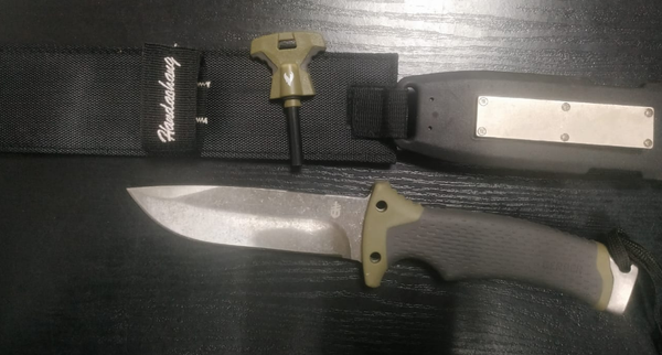Нож туристический с фиксированным клинком Gerber 003 (огниво, свисток, точилка)