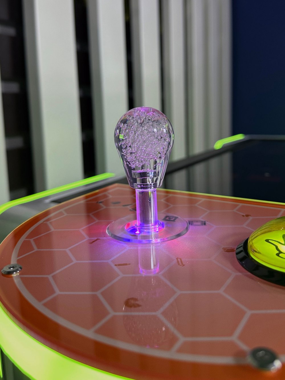 Детский игровой автомат с видеоигрой «Танчики»