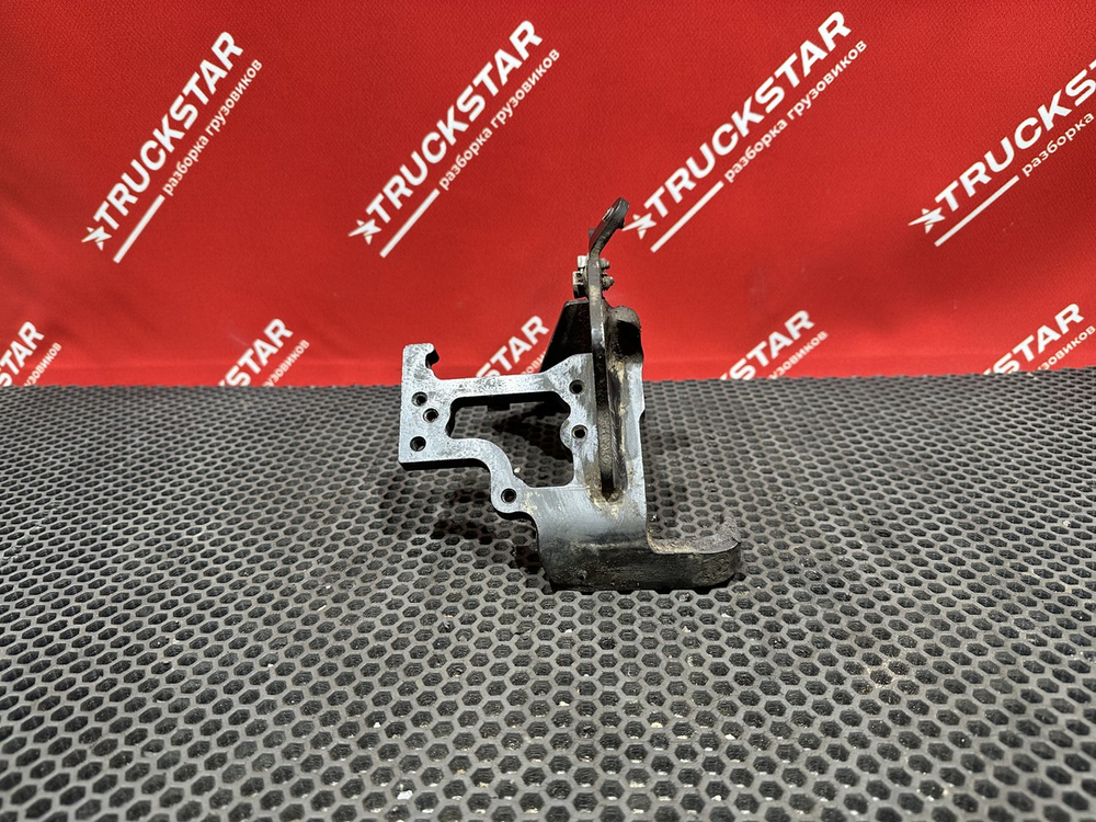 Кронштейн клапана горного тормоза 2018г