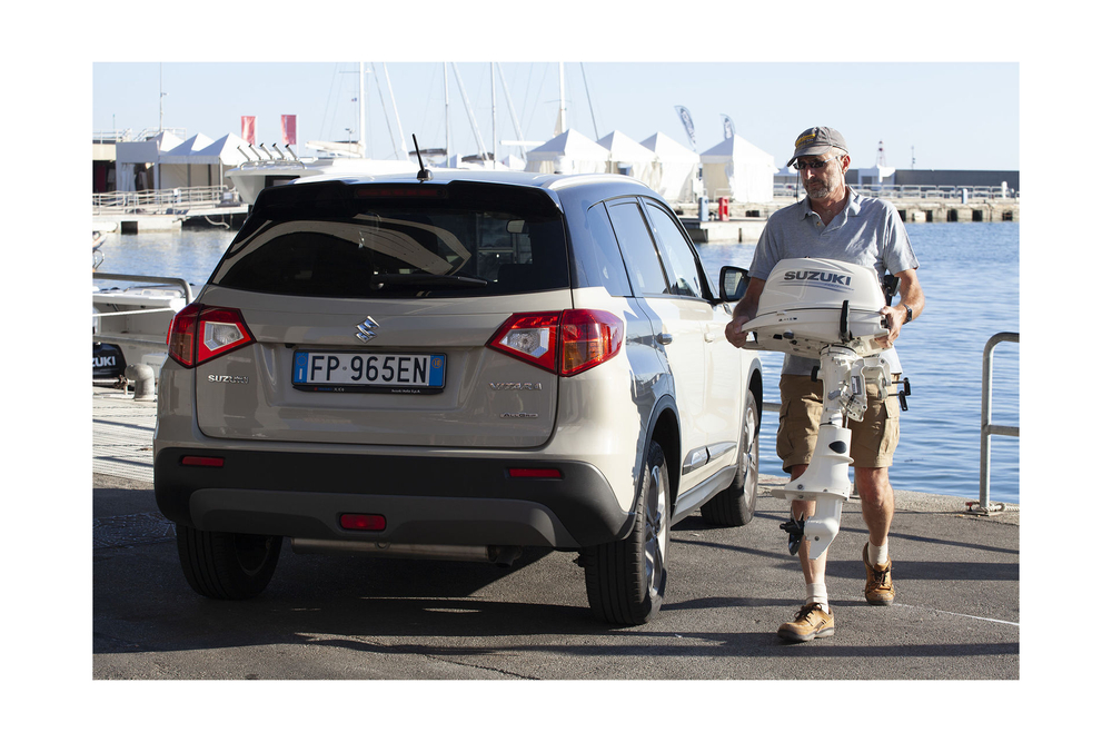 Мотор лодочный Suzuki DF6AS, белый