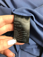 Платье H&M в красивом оттенке, лаконичного дизайна 42 размер