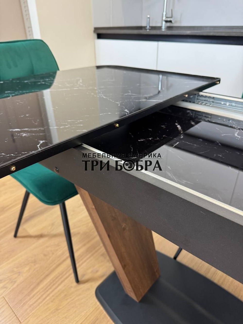 Кухонный раскладной стол "Прадо" черный мрамор и 4 стула ГУЧИ