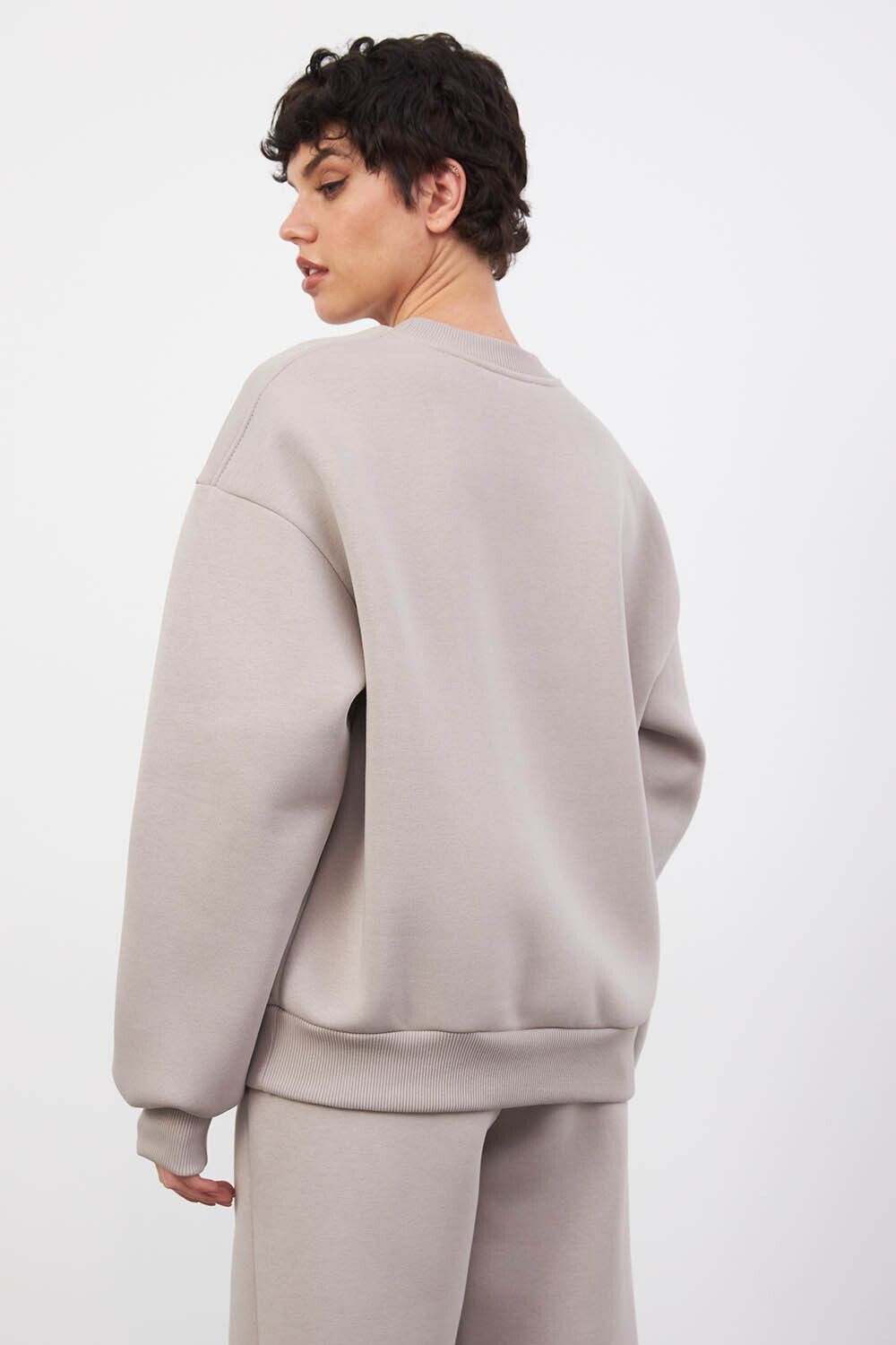 Утепленный свитшот цвета туман