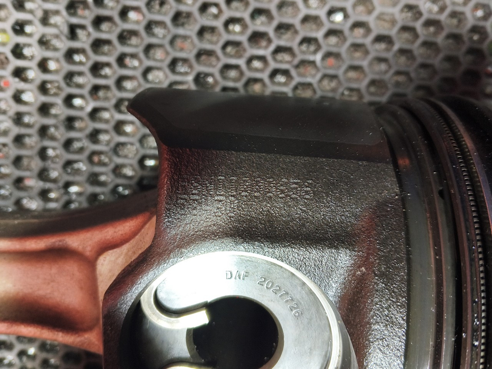 Поршень с шатуном 2020г