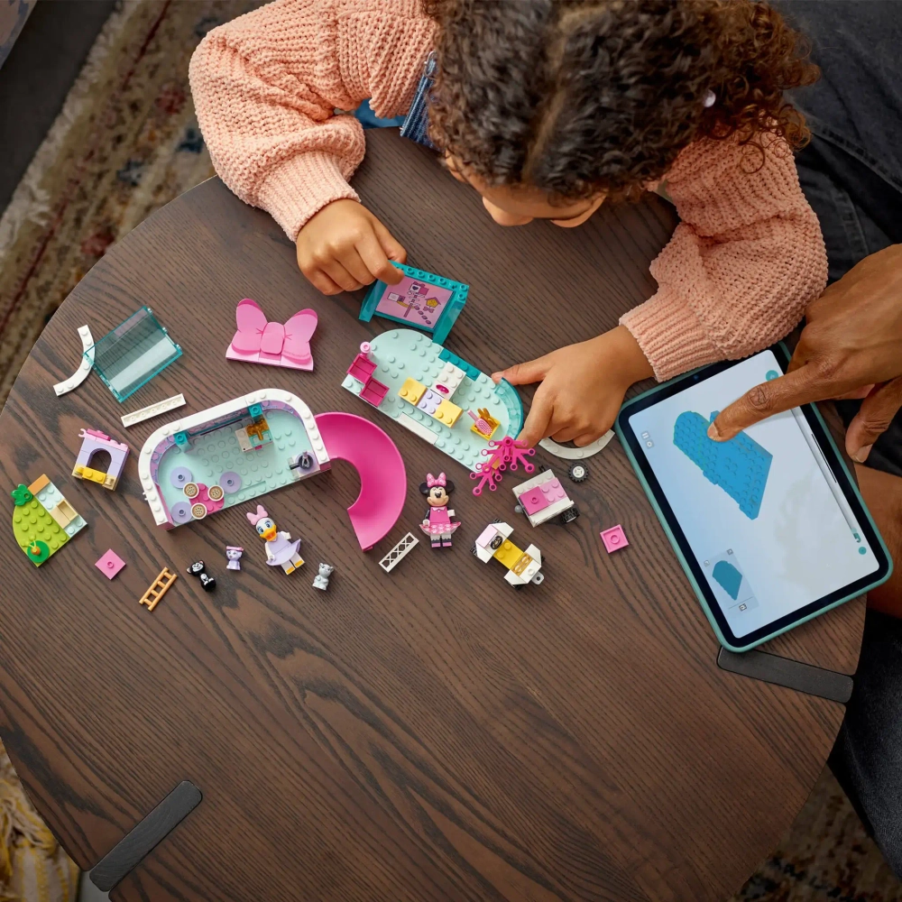 Конструктор LEGO Disney 43274 Отель для домашних животных Минни