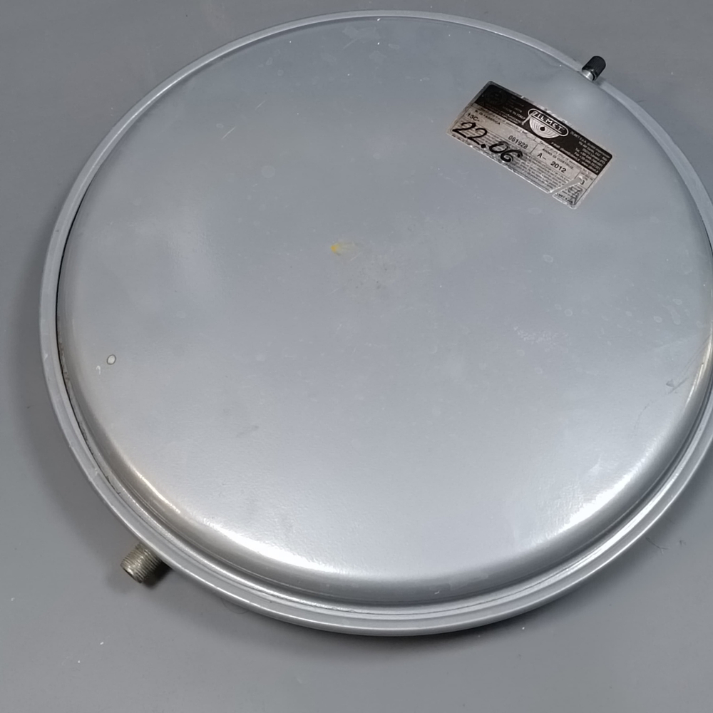 Б/У Расширительный бак для котлов ARISTON, Bosch, Buderus, Oazis, Ferroli 8 литров 3/8"