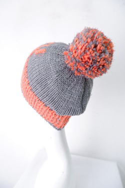 Шапка яркая