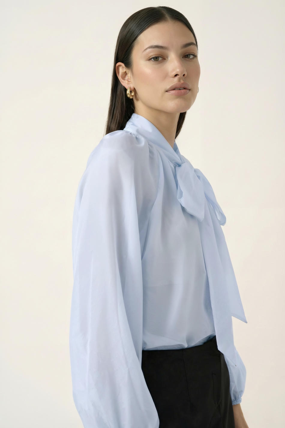 Блуза из шифона с бантом