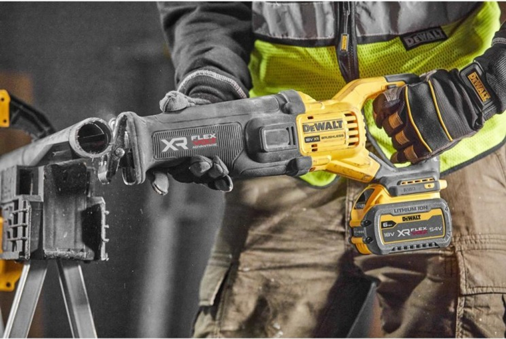 Пила сабельная аккумуляторная DeWALT DCS 386 NT FLEXVOLT, бесщеточная, без АКБ и ЗУ DCS386NT-XJ