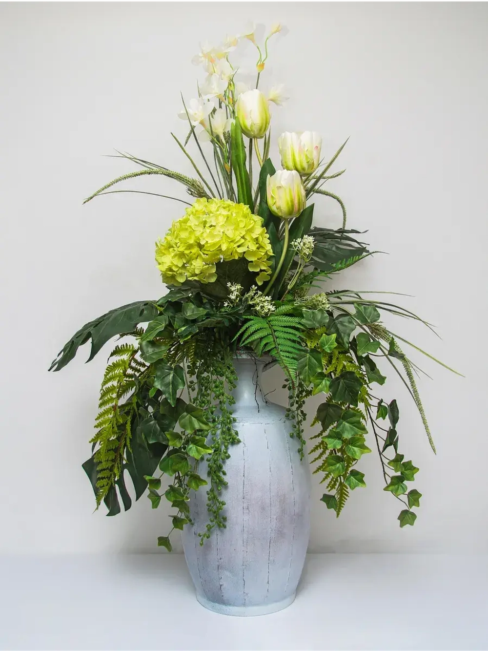 Композиция в напольной вазе "Орхидея"