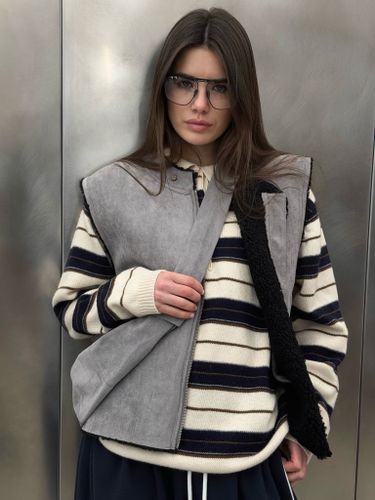 Серый утепленный жилет с сумкой