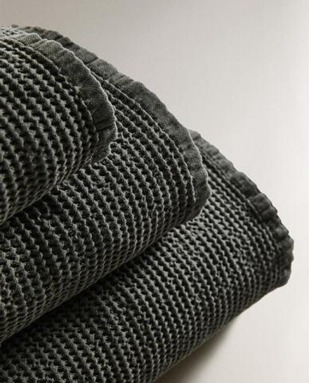 ZARA HOME БАННОЕ ПОЛОТЕНЦЕ С ВАФЕЛЬНЫМ УЗОРОМ, ТЕМНО-ЗЕЛЕНЫЙ