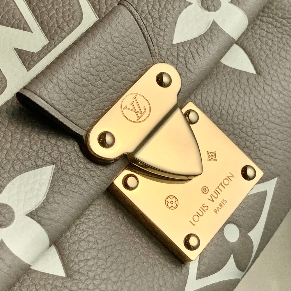 Louis Vuitton Favorite