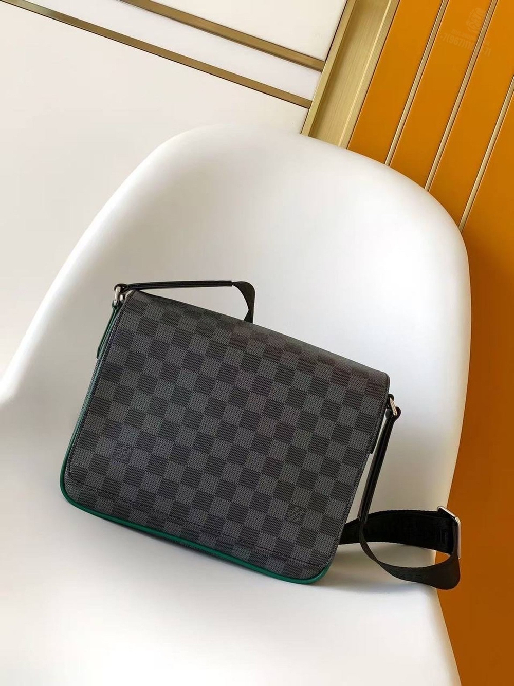 Сумка через плечо Louis Vuitton District